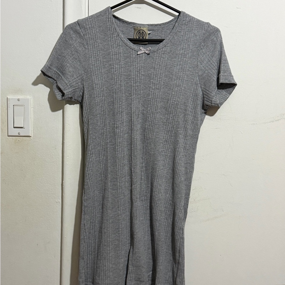 R&R Ribbed Short Sleeve Knit Dress in Light Gray with Bow